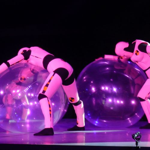 2 diummies en scène